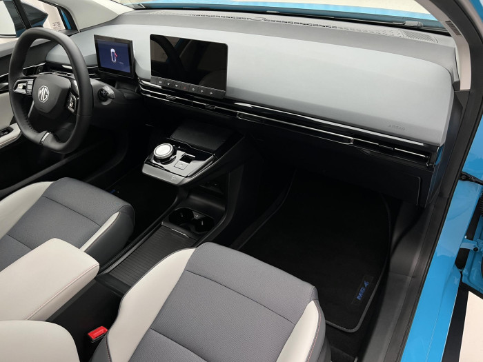 MG MG4 EV EXCLUSIVE 64 kWh CZ 1.maj. Exclusive