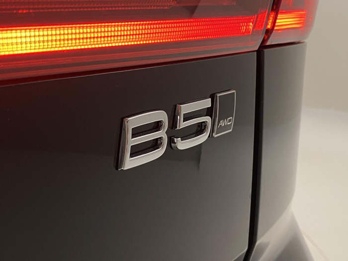 Volvo XC60 B5 AWD AUT DARK PLUS