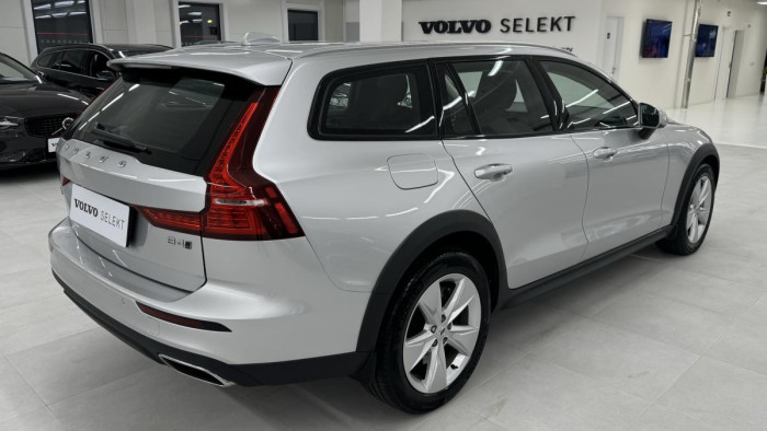 Volvo V60 CROSS COUNTRY B4 REZERVACE