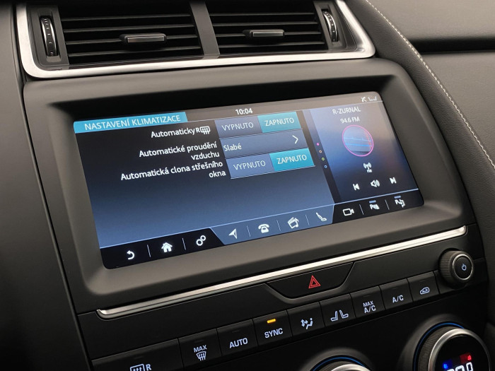 Jaguar E-Pace AWD R-DYNAMIC SE REZERVACE 2.0 Dynamic SE