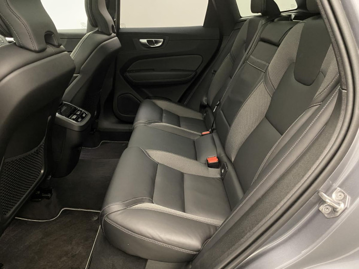 Volvo XC60 B4 AWD R-DESIGN AUT
