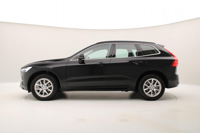 Volvo XC60 B4 MOMENTUM AUT REZERVACE 2.0 Momentum