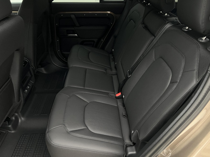 Land Rover Defender 110 D200 S AWD Aut REZERVACE 3.0 d