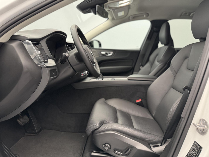 Volvo XC60 B4 AWD PLUS DARK AUT