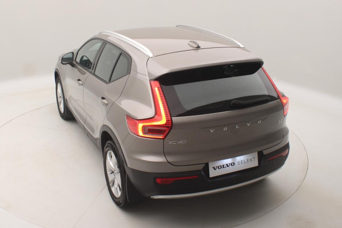 Volvo XC40 B4 MOMENTUM AUT REZERVACE 2.0 Momentum