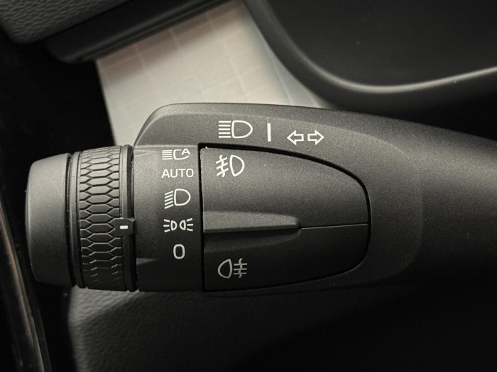 Volvo XC40 B3 PLUS DARK AUT CZ 1.maj