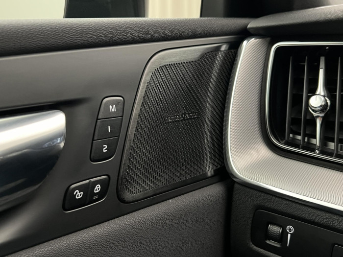 Volvo XC60 T4 R-DESIGN AUT