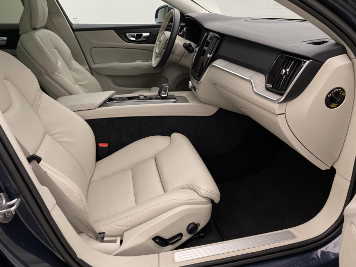 Volvo V60 CC B4 AWD BRIGHT PLUS AUT CZ