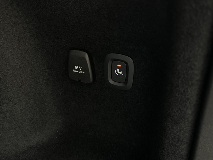 Volvo V60 B4 PLUS DARK AUT 1.maj.
