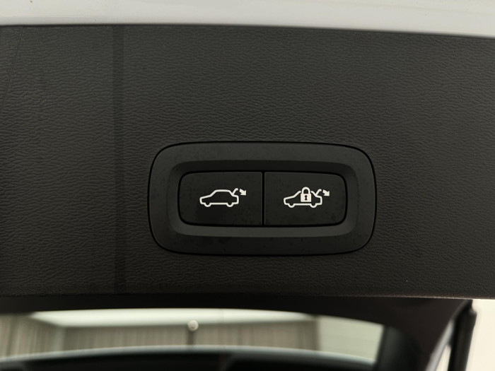 Volvo XC40 B3 PLUS DARK AUT CZ