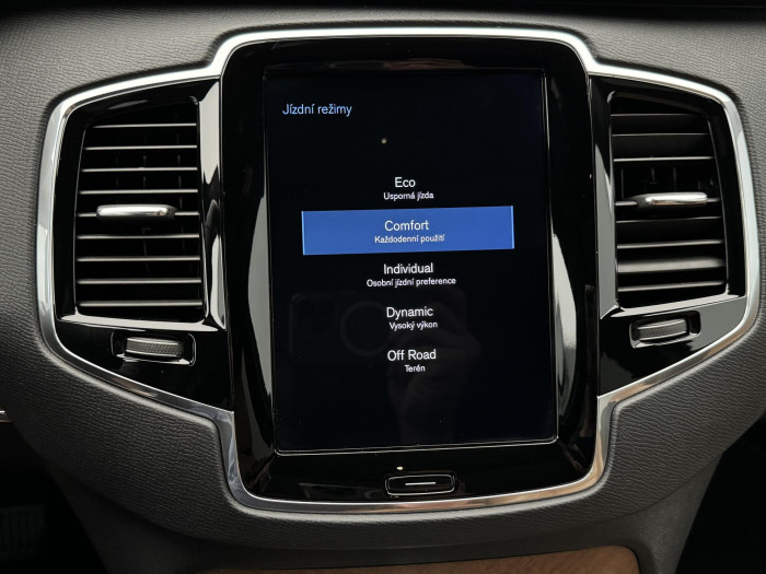 Volvo XC90 D5 AWD INSCRIPTION  CZ 1.maj 2.0 d