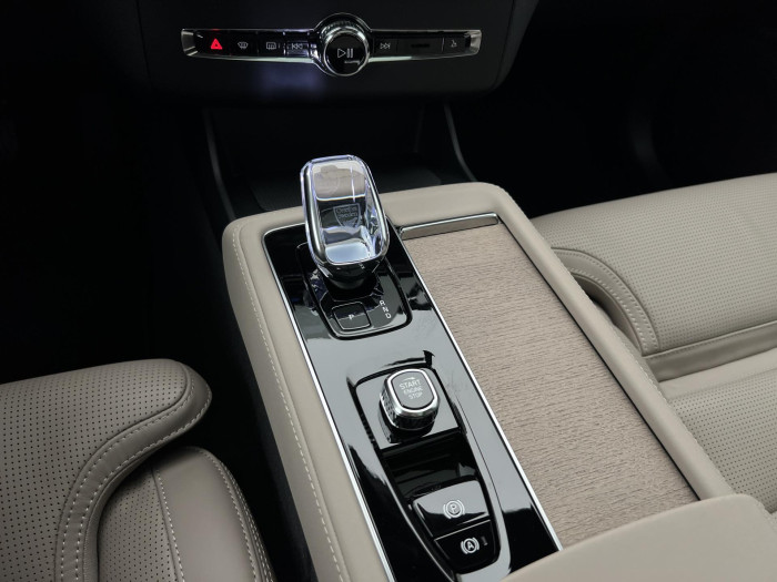 Volvo XC90 B5 AWD ULTRA BRIGHT 7MÍST CZ