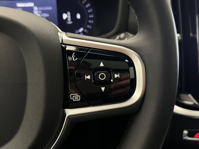 Volvo V60 B4 PLUS DARK AUT 1.maj.