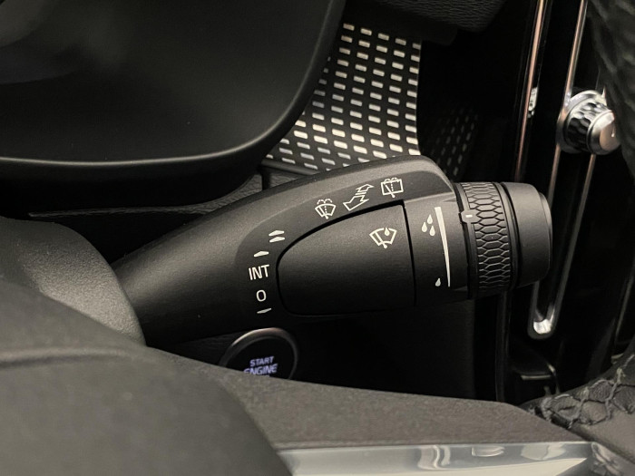 Volvo XC40 B4 ULTIMATE DARK AUT CZ