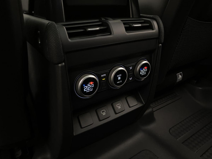 Land Rover Defender 130 D300 OUTBOUND 3.0 d