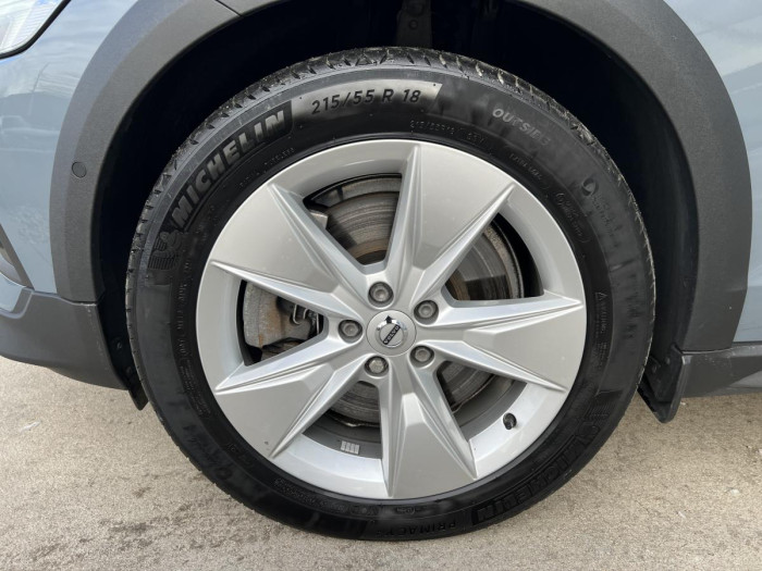 Volvo V60 CROSS COUNTRY B4 AWD Aut 1.maj