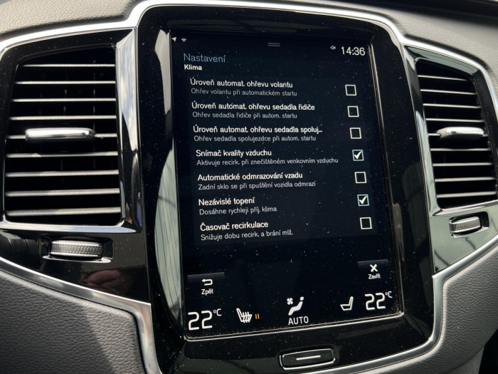 Volvo XC90 B5 R-DESIGN AWD 7MÍSTNÁ Aut