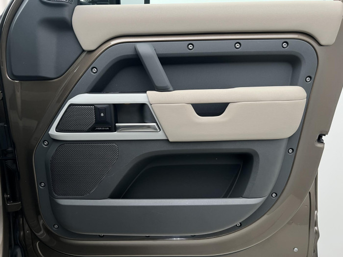 Land Rover Defender D250 SE AWD AUT CZ 3.0 d SE