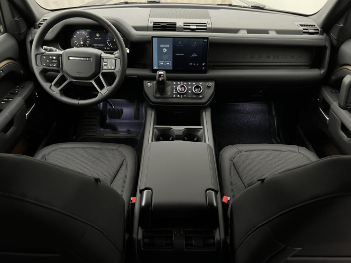 Land Rover Defender 110 D250 X-Dyn SE REZERVACE 3.0 d SE