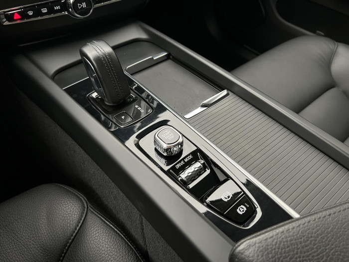 Volvo XC60 B4 AWD MOMENTUM POLESTAR AUT 2.0 Momentum
