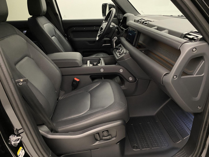 Land Rover Defender D300 SE AWD AUT CZ REZERVACE 3.0 d SE