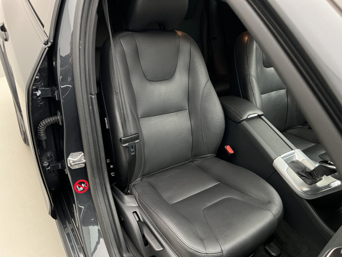 Volvo V60 CC D4 AWD SUMMUM AUT 2.4 d CC CC Summum