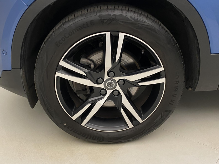 Volvo XC40 B4 AWD R-DESIGN AUT 1.maj