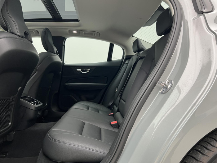 Volvo S60 B5 AWD ULTIMATE DARK AUT 1.maj