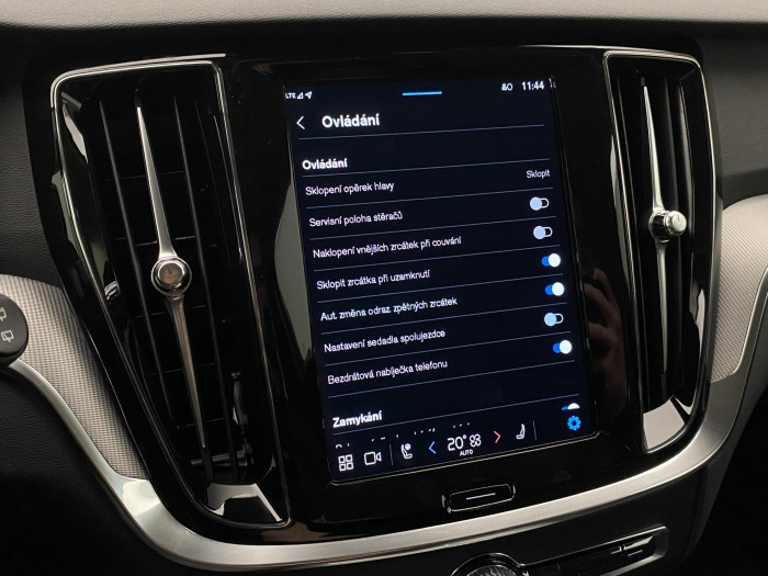 Volvo V60 B4 R-DESIGN AUT CZ