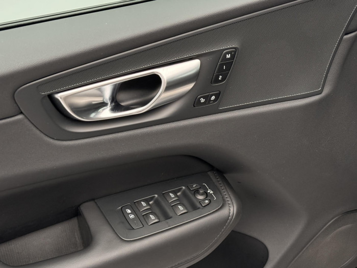 Volvo XC60 B4 AWD PLUS DARK CZ 1.maj