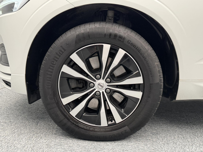 Volvo XC60 B4 AWD MOMENTUM PRO AUT CZ 2.0 Momentum