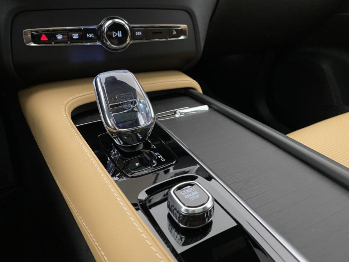 Volvo XC90 T8 AWD BRIGHT ULT REZERVACE