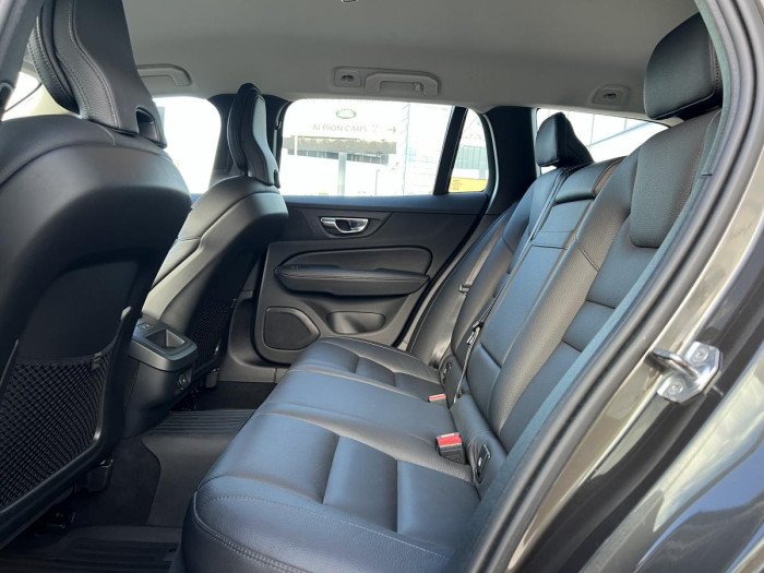 Volvo V60 CROSS COUNTRY B4 AWD Aut 1.maj