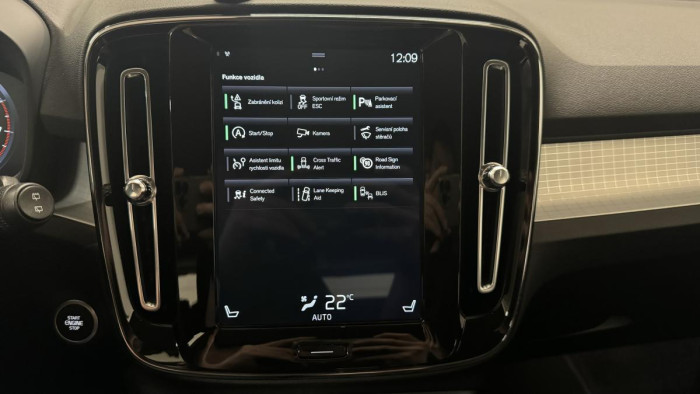 Volvo XC40 T3 MOMENTUM AUT REZERVACE 1.5 Momentum