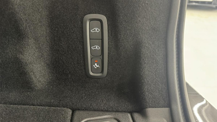 Volvo XC60 B5 AWD INSCRIPTION REZERVACE