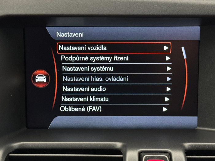 Volvo XC60 D5 AWD R-Design AUT CZ 2.4 d