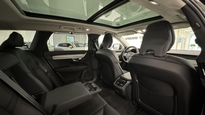 Volvo V90 CROSS COUNTRY B5 REZERVACE