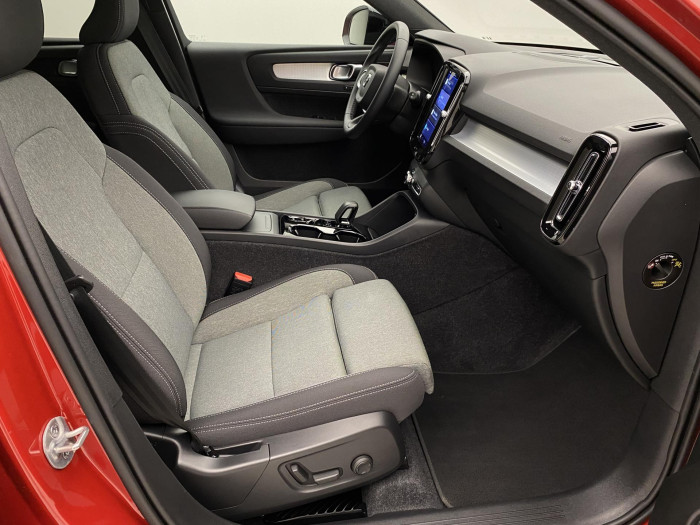 Volvo XC40 B3 DARK PLUS AUT CZ