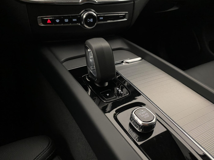 Volvo XC60 B4 AWD PLUS DARK AUT 1.maj