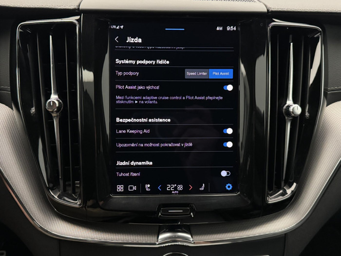 Volvo XC60 B4 AWD R-DESIGN AUT