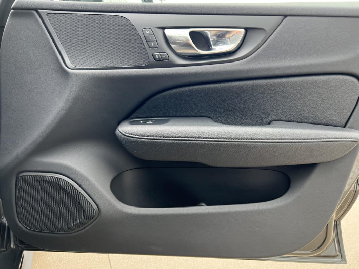 Volvo V60 CROSS COUNTRY B4 AWD REZERVACE