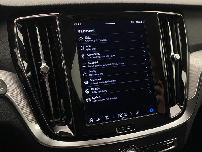 Volvo V60 B4 DARK PLUS AUT CZ