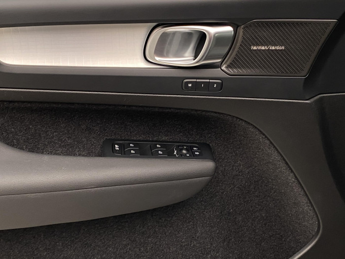 Volvo XC40 B3 DARK PLUS AUT CZ