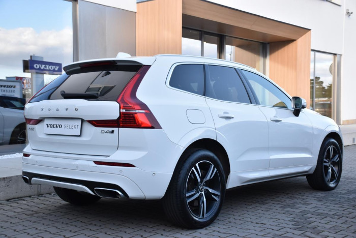 Volvo XC60 D4 AWD R-DESIGN AUT REZERVACE 2.0 d