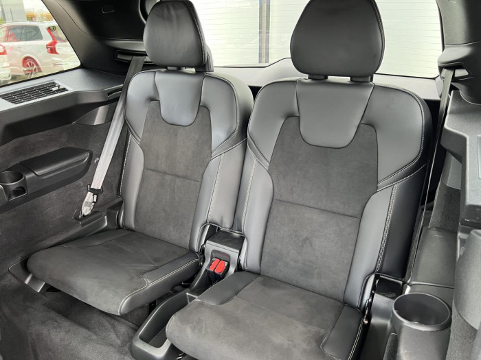 Volvo XC90 B5 R-DESIGN AWD 7MÍSTNÁ Aut