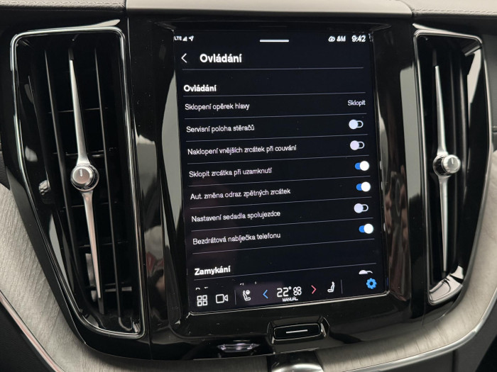 Volvo XC60 T8 AWD RECHARGE REZERVACE