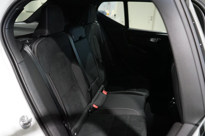 Volvo XC40 PURE ELECTRIC TWIN - Rezervace