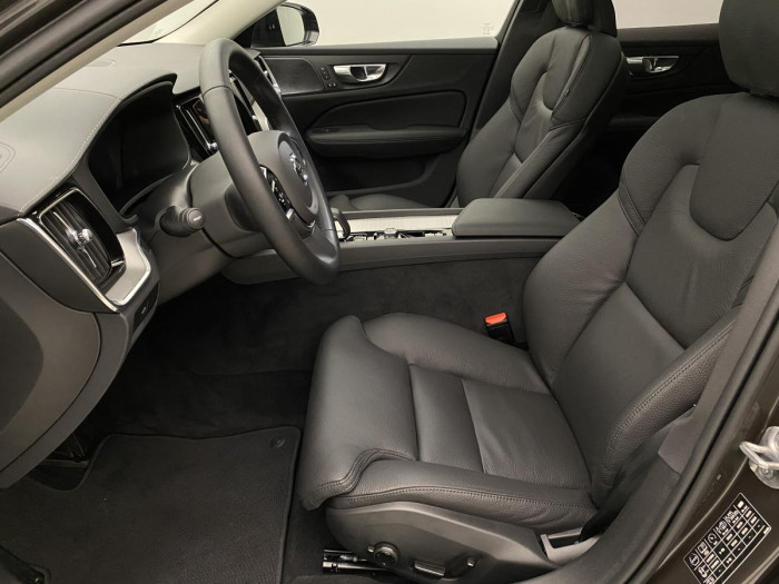 Volvo V60 B4 ULTIMATE DARK AUT REZERVACE
