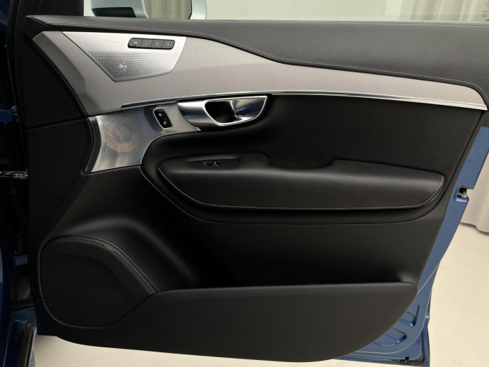 Volvo XC90 T8 AWD R-DESIGN 7MÍSTNÁ AUT CZ