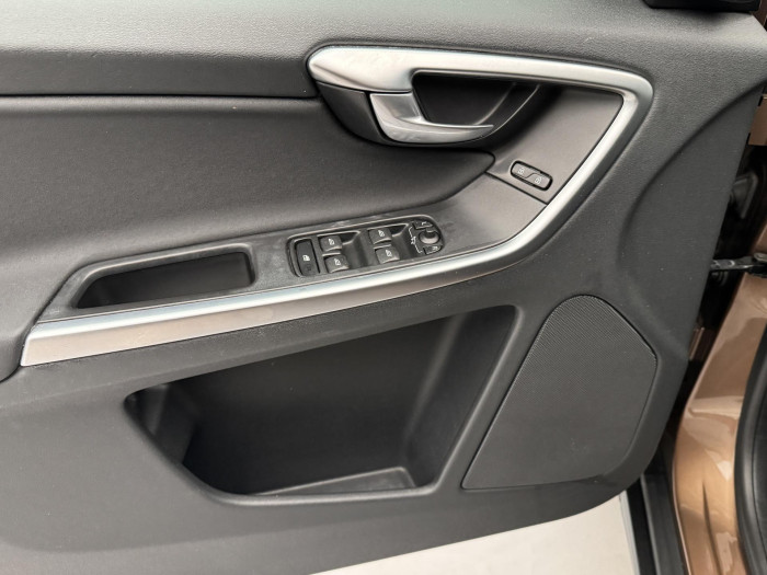 Volvo XC60 D3 AWD MOMENTUM CZ 1.maj 2.4 d Momentum